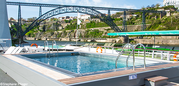 Swimming pool of the boat on the Douro